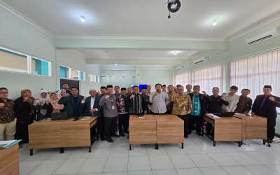 Mahasiswa Doktoral PAI UNWAHAS Ikuti Perkuliahan Filsafat Ilmu Bersama Dr. Tedi Kholiludin